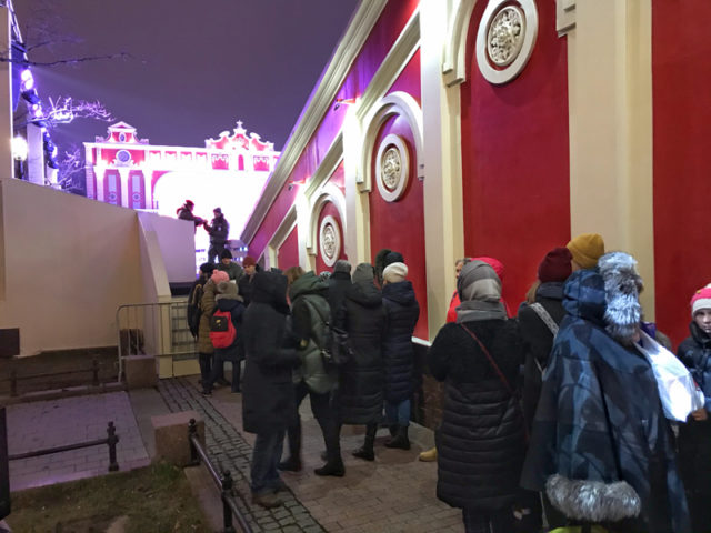 Ледовый театр в Новопушкинском сквере